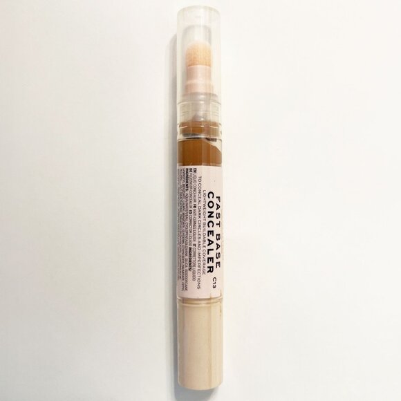 Revolution | C13 | Fast Base Concealer Lightweight Buildable - Picture 1 of 5